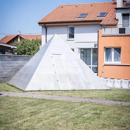 By Pyramide: Sylvestr Apartmán *