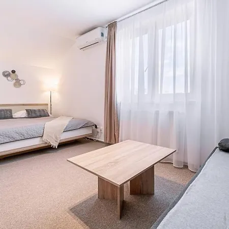 Apartment By Pyramide: Sylvestr *